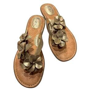 B.O.C Gold Leather Flower Sandals Size 10